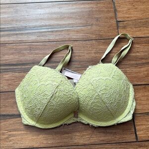 Victoria’s Secret Dream Angels Push Up Bra 32C Lace Light Green